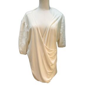 Torrid cream Floral sleeve Crossover Top Size 4X